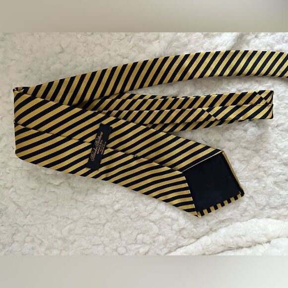 Brooks Brothers Makers  Necktie - Picture 4 of 4